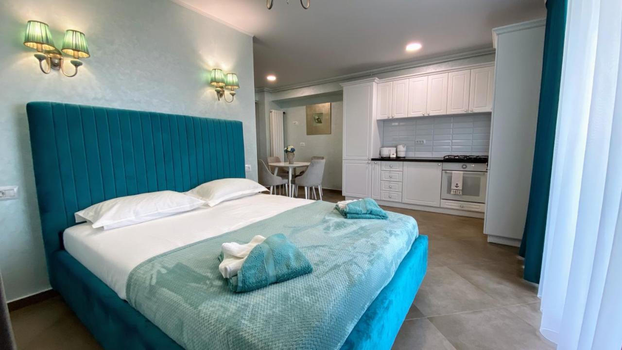 Myosotis Mamaia Studio By The Lake Appartement Buitenkant foto