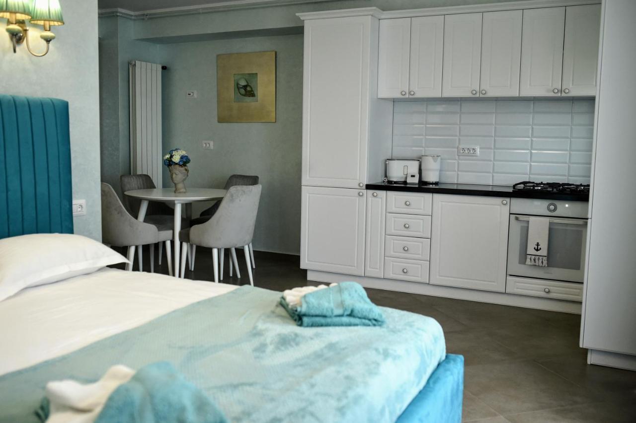Myosotis Mamaia Studio By The Lake Appartement Buitenkant foto