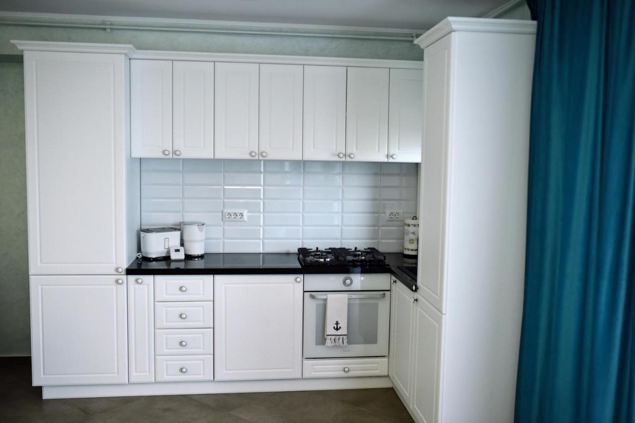 Myosotis Mamaia Studio By The Lake Appartement Buitenkant foto