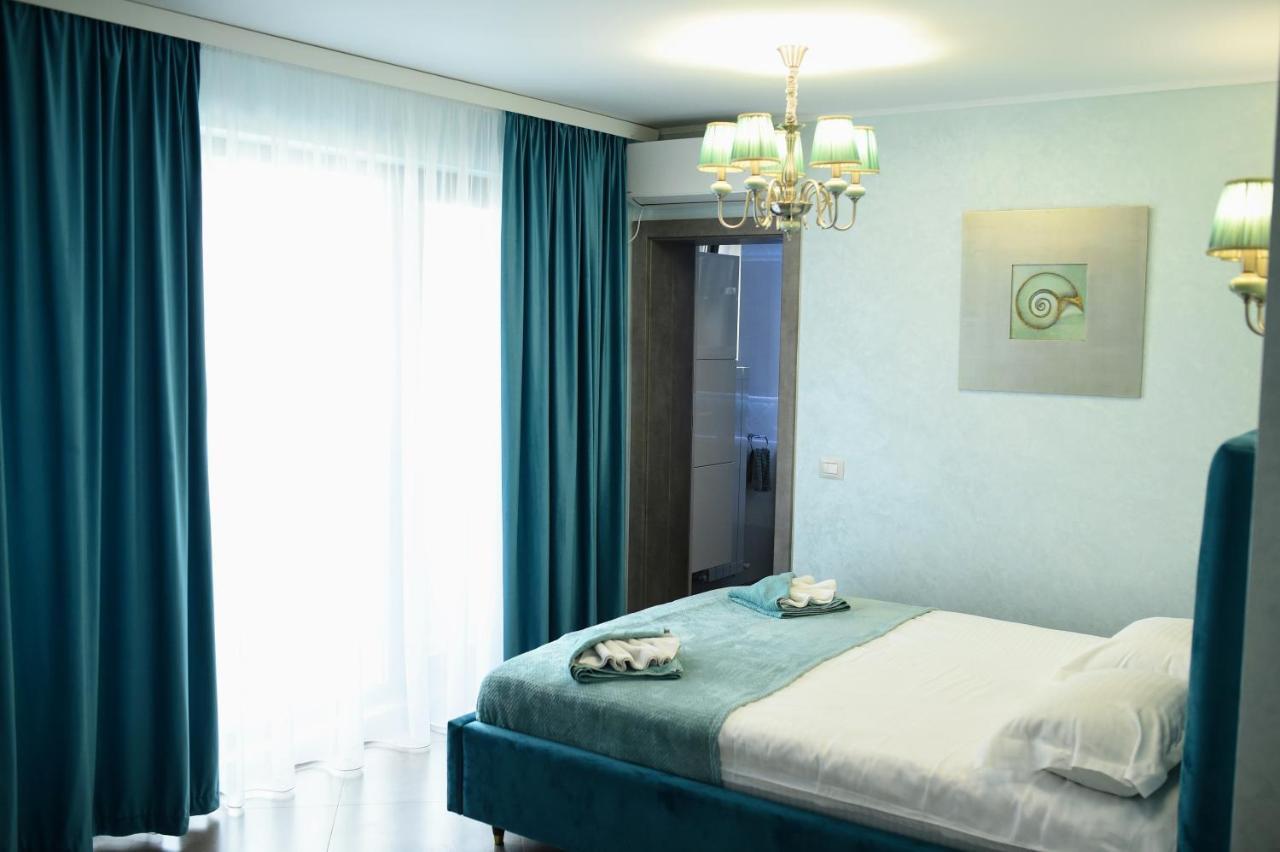 Myosotis Mamaia Studio By The Lake Appartement Buitenkant foto