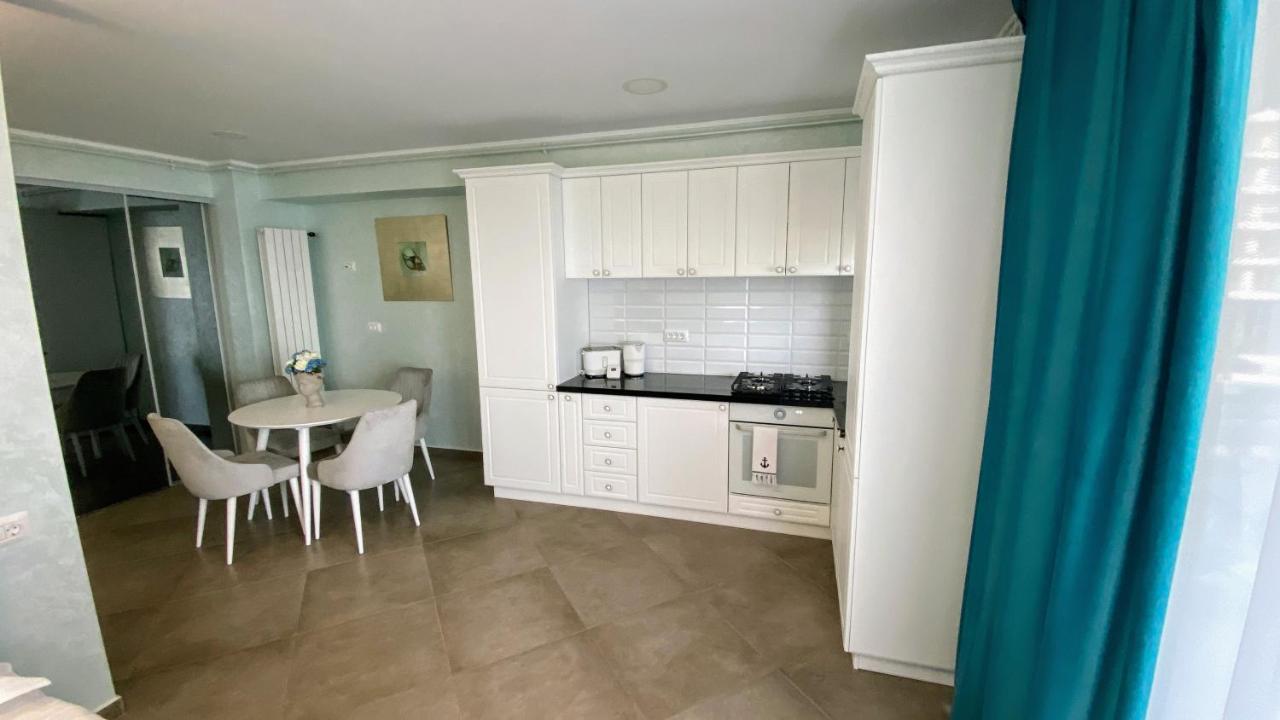 Myosotis Mamaia Studio By The Lake Appartement Buitenkant foto