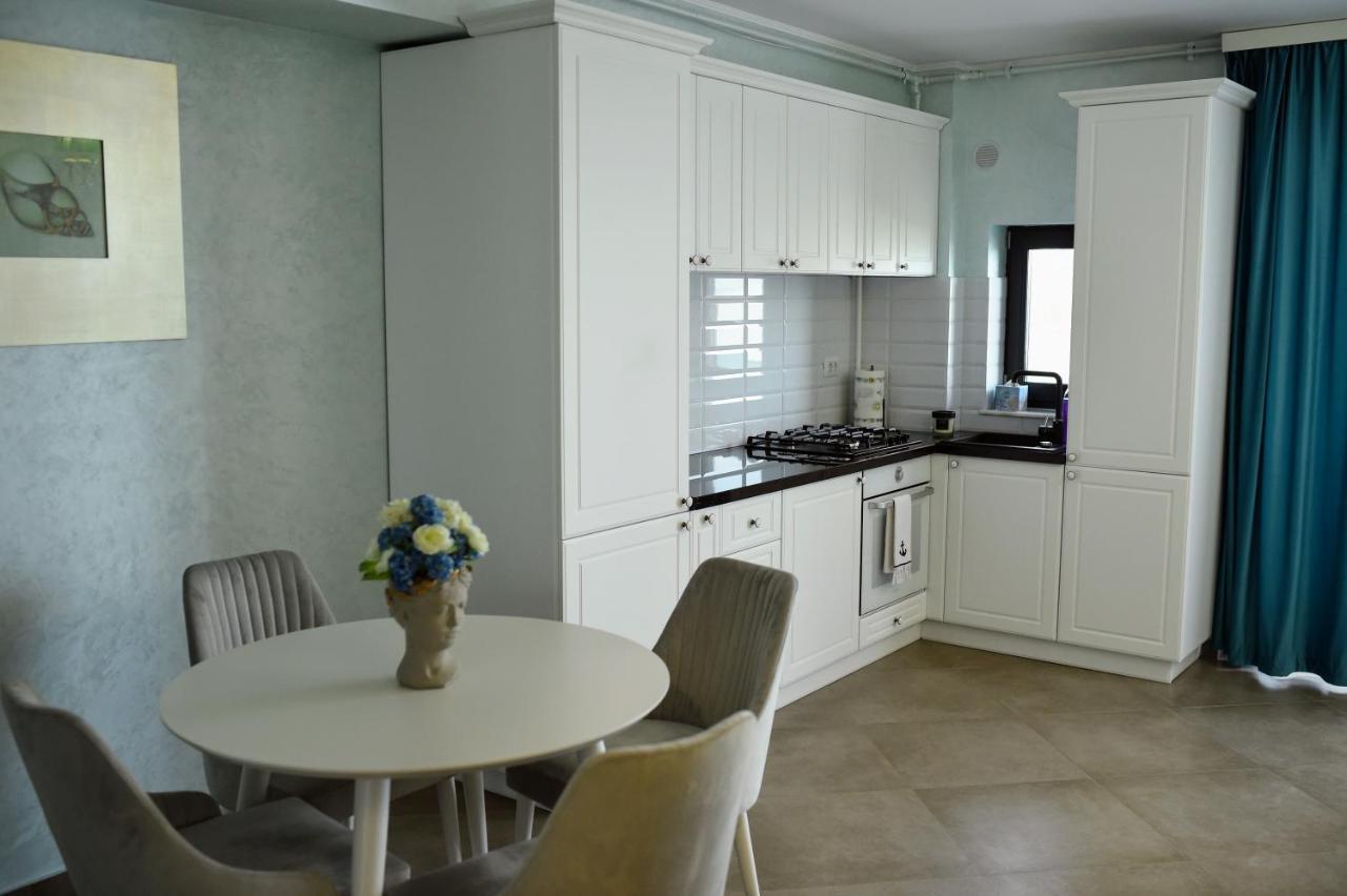 Myosotis Mamaia Studio By The Lake Appartement Buitenkant foto