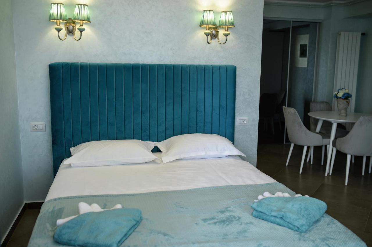 Myosotis Mamaia Studio By The Lake Appartement Buitenkant foto