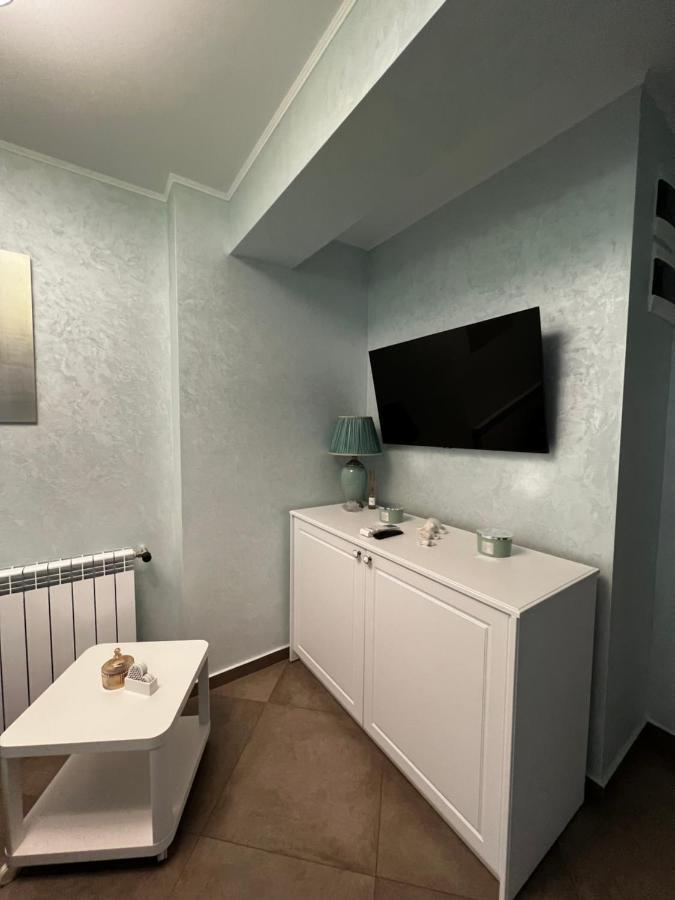 Myosotis Mamaia Studio By The Lake Appartement Buitenkant foto